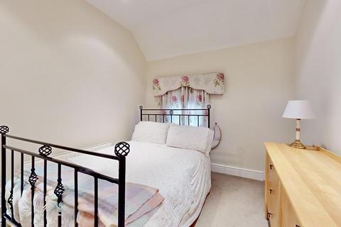 2 bedroom flat for sale, Queens Road, TW1