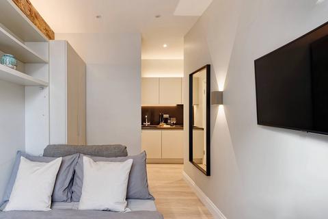 Studio to rent, Emperors Gate, London SW7