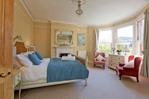 94 Goldsmith Avenue, London, W3 6HW