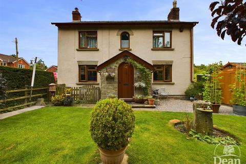 3 bedroom detached house for sale, Woodland Road, Coleford