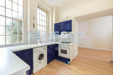 1 bedroom flat for sale, Osterley Gardens, Chevy Road, Southall/Hanwell, London, Middlesex, UB2 4UW