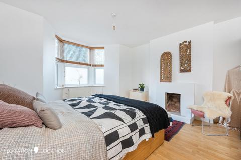 2 bedroom ground floor flat for sale, Farleigh Road, London, N16