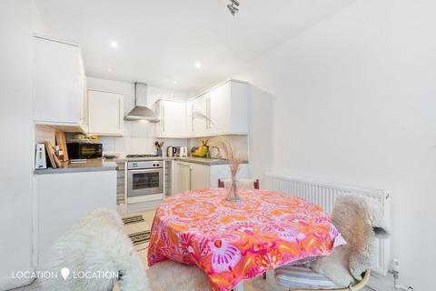 2 bedroom ground floor flat for sale, Farleigh Road, London, N16