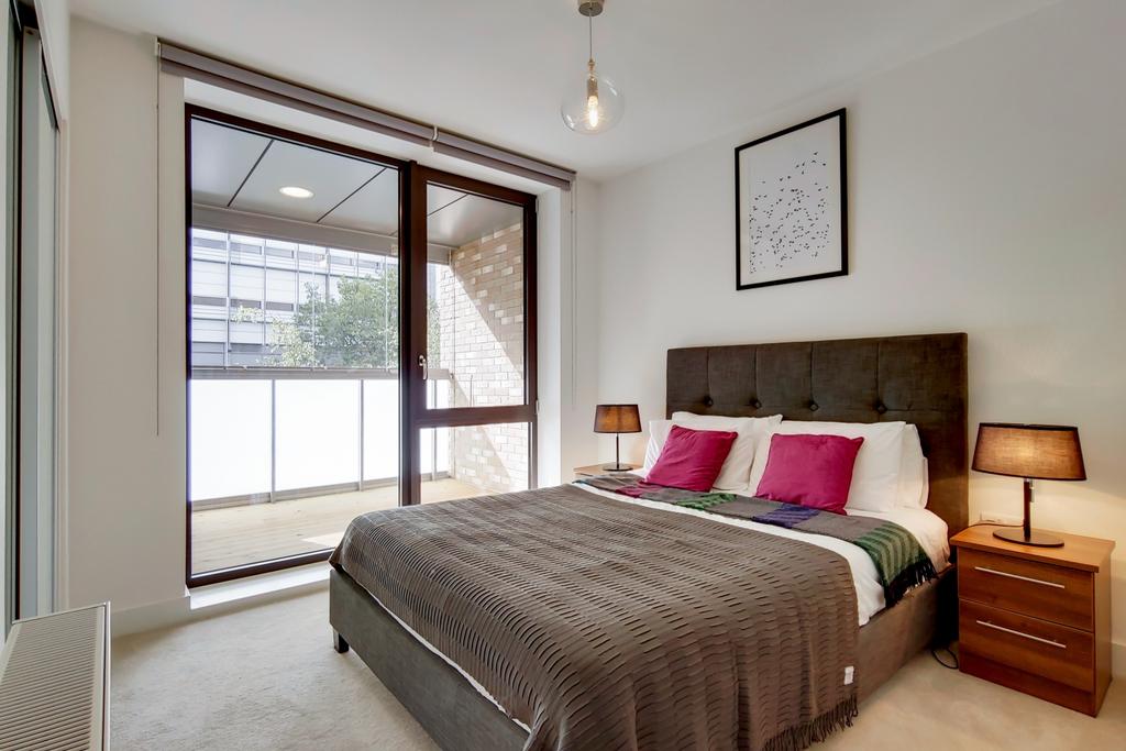5 Master Bedroom-1