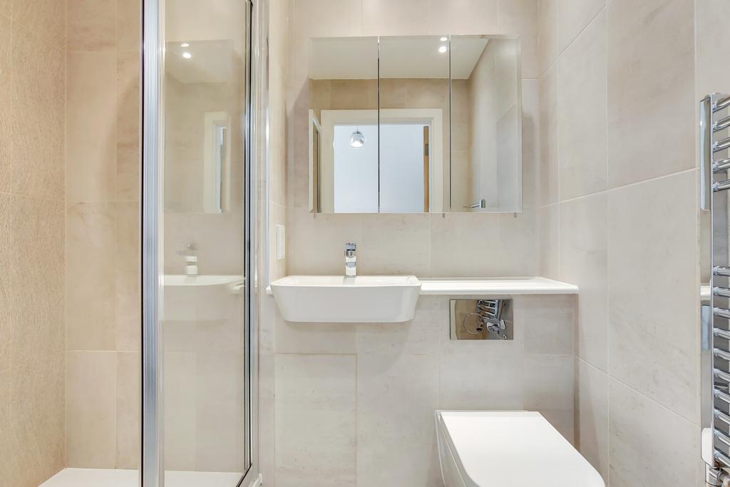 6 Master Ensuite-0