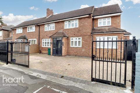 4 bedroom semi-detached house for sale, Hulse Avenue, Romford, RM7 8NT