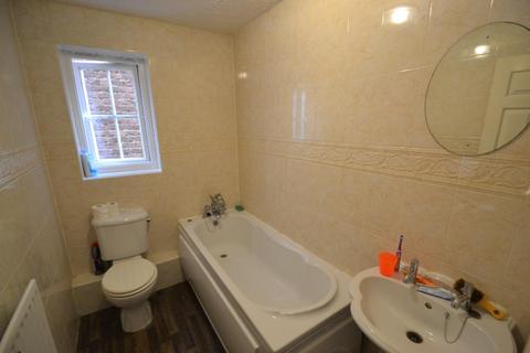 3 bedroom semi-detached house to rent, Fairfield Way, Stevenage, SG1