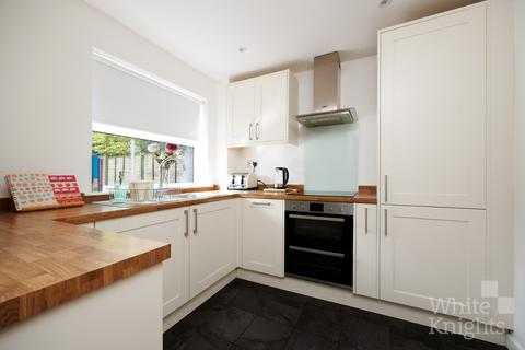 3 bedroom semi-detached house for sale, Hawker Way, Reading RG5