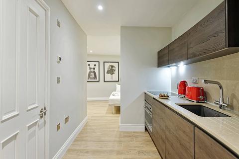 Studio to rent, Emperors Gate, London SW7