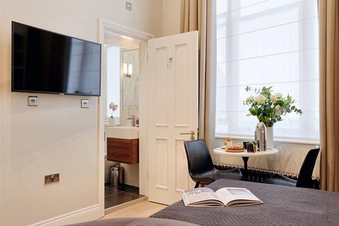 Studio to rent, Emperors Gate, London SW7