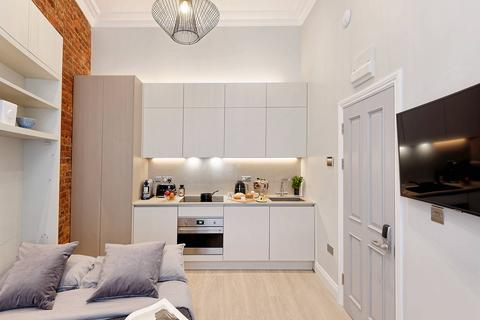 Studio to rent, Emperors Gate, London SW7