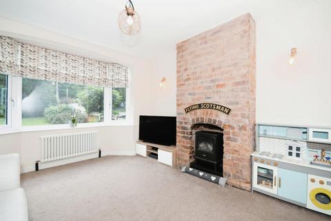 3 bedroom semi-detached house for sale, Whitecotes Lane, Walton, Chesterfield, S40 3HR