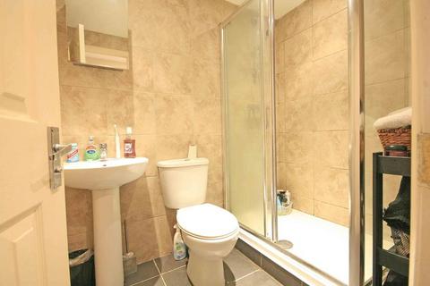 1 bedroom flat to rent, Wakefield Close, Byfleet KT14