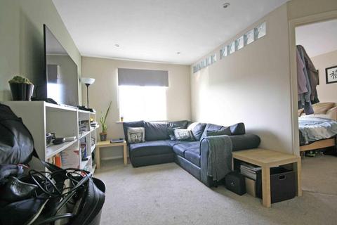 1 bedroom flat to rent, Wakefield Close, Byfleet KT14