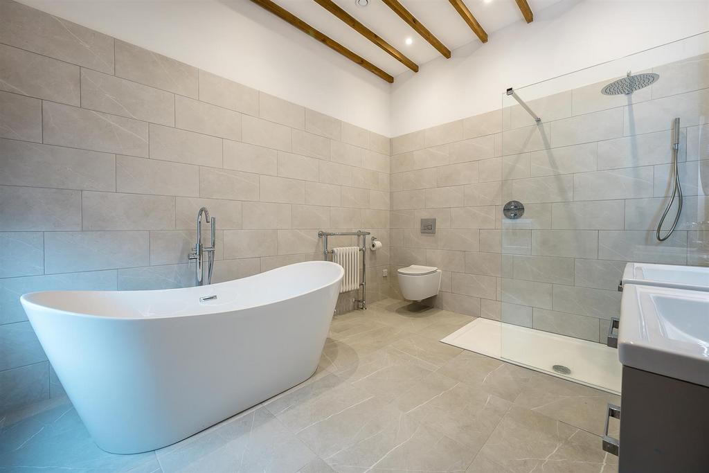 House - Principal ensuite