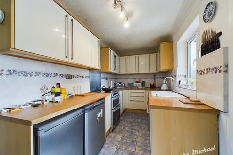 2 bedroom terraced house for sale, Ceely Road, Aylesbury, Buckinghamshire