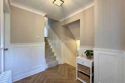 12 Farriers Drive, Billericay, CM12 0XZ