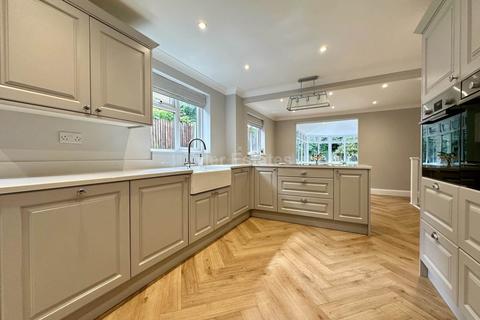 12 Farriers Drive, Billericay, CM12 0XZ