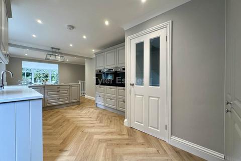 12 Farriers Drive, Billericay, CM12 0XZ