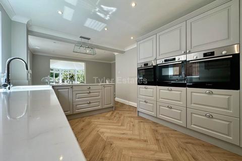 12 Farriers Drive, Billericay, CM12 0XZ