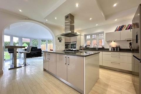 5 bedroom detached house for sale, Norsey Road, Billericay CM11