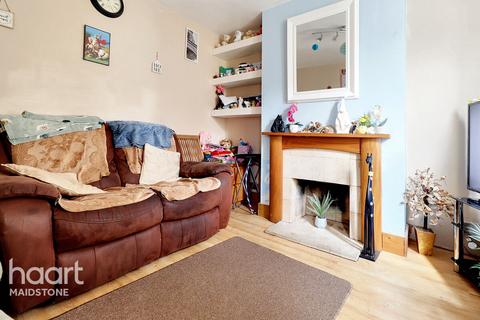 2 bedroom terraced house for sale, Peel Street, Maidstone