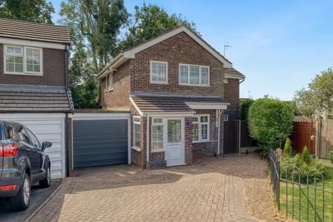37 Austcliff Close, Redditch, B97 5NZ