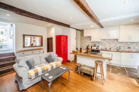 2 Copperas Row, Greetland, Halifax, HX4 8PN