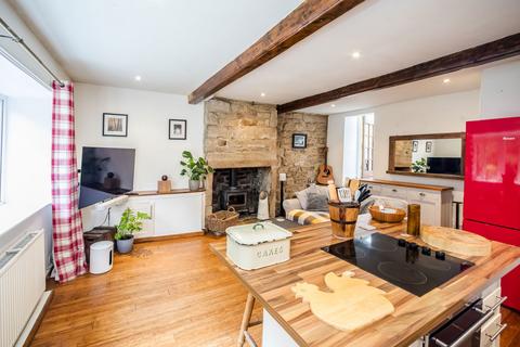 2 Copperas Row, Greetland, Halifax, HX4 8PN