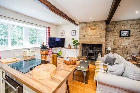 2 Copperas Row, Greetland, Halifax, HX4 8PN