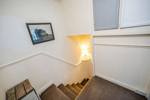 2 Copperas Row, Greetland, Halifax, HX4 8PN