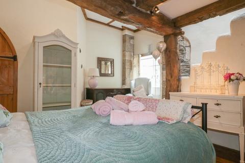 1 bedroom character property for sale, Coinage Hall, Quay Street, Lostwithiel, Cornwall, PL22