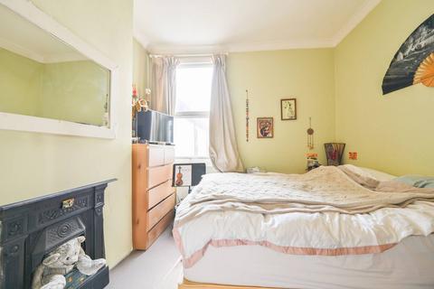 2 bedroom flat for sale, Cowick Road, Tooting Bec, London, SW17