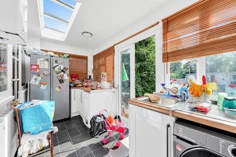 3 bedroom end of terrace house for sale, Hillcrest Road, Bromley