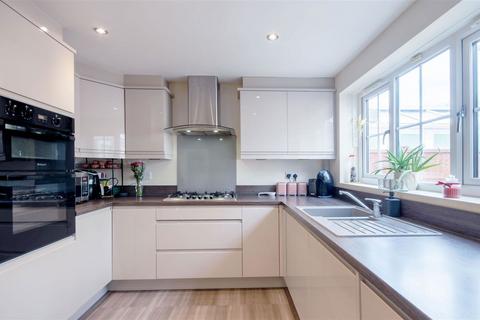 11 Chadstone Close, Shirley, Solihull, B90 4YX