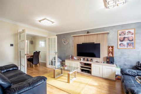 11 Chadstone Close, Shirley, Solihull, B90 4YX