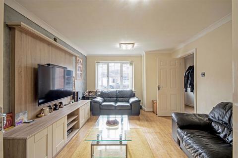 11 Chadstone Close, Shirley, Solihull, B90 4YX