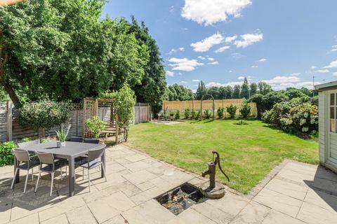 40 Burrows Close, Woburn Sands, Milton Keynes, MK17 8SN