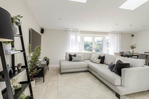 40 Burrows Close, Woburn Sands, Milton Keynes, MK17 8SN