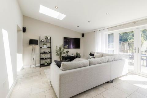 40 Burrows Close, Woburn Sands, Milton Keynes, MK17 8SN
