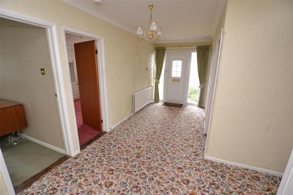 Spacious entrance