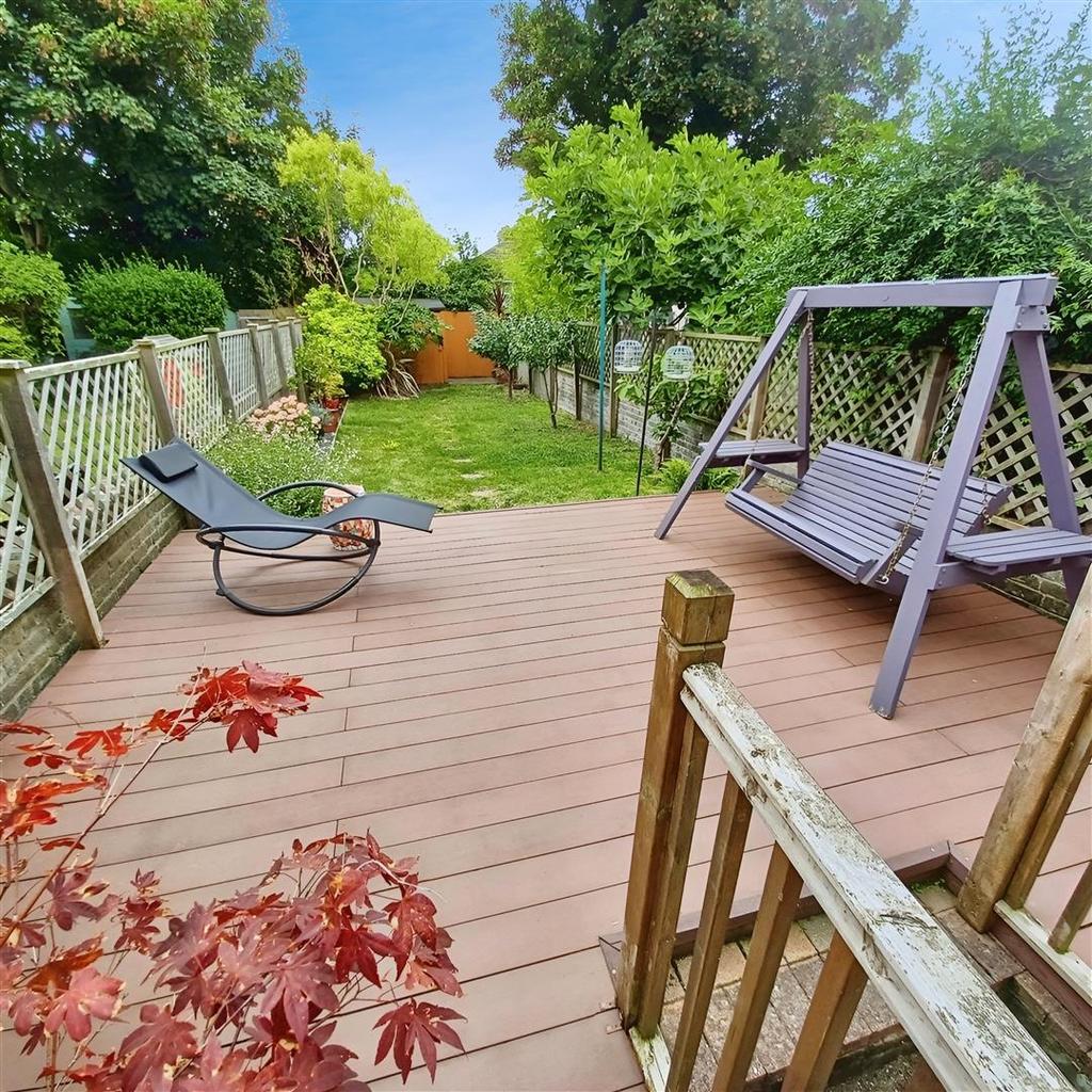 Decking/Garden