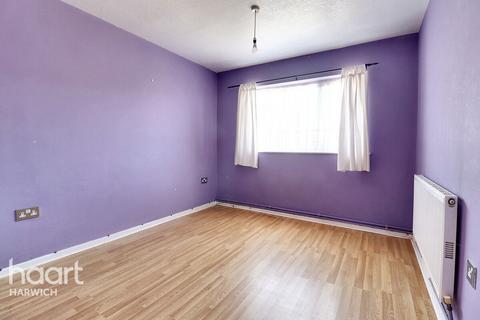 25 Balton Way, Harwich, CO12 4UP