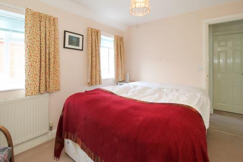 1 Cases Bakery Close, Wickham, Fareham, PO17 5QH