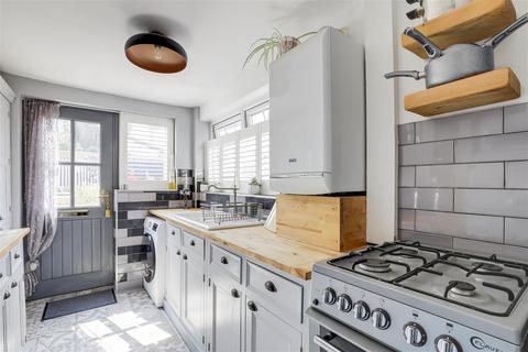 6 Brooks Cottages, Carlton, Nottingham, NG4 1FW
