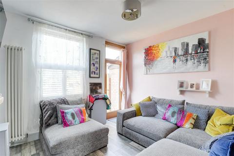 6 Brooks Cottages, Carlton, Nottingham, NG4 1FW
