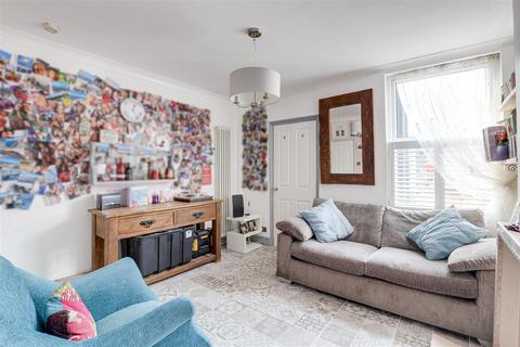 6 Brooks Cottages, Carlton, Nottingham, NG4 1FW