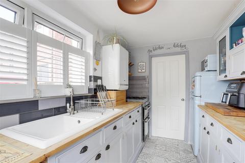 6 Brooks Cottages, Carlton, Nottingham, NG4 1FW