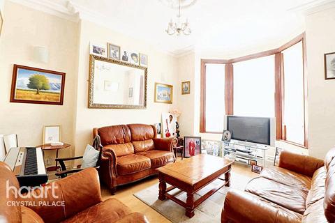 4 bedroom semi-detached house for sale, Bensham Manor Road, THORNTON HEATH