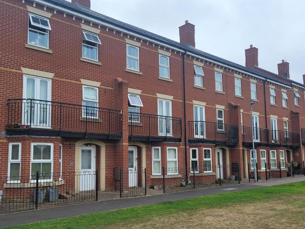 frank-large-walk-st-crispin-3-bed-townhouse-1-250-pcm-288-pw